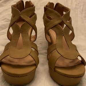 💜Size 7 Top Moda tan wedge